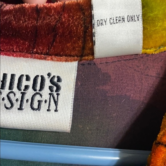 6 Hr. Sale Chico’s Design colourful velvet shirt - Picture 7 of 7